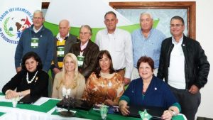 Directivos-del-Forum-Iberoamericano-de-Periodistas-de-Turismo-reunidos-en-Gramado