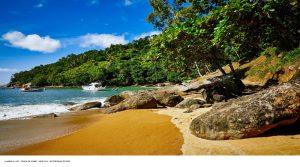 Praia-da-Fome-uma-das-muitas-opcoes-da-ilha-para-desenvolver-o-turismo
