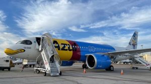 Azul Linhas Aéreas inicia operações de aeronave inspirada em Pato Donald